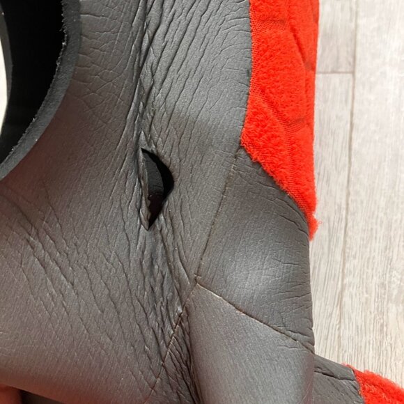 BARE women's neoprene 7/3 hooded vest for scuba/diving - Picture 9 of 10